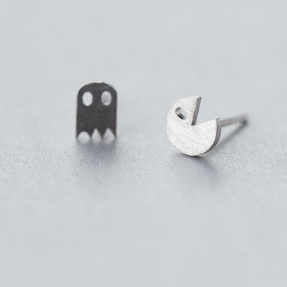 2/$15 🐾 Silver Pac-Man and Ghost Earrings - Picture 2 of 3